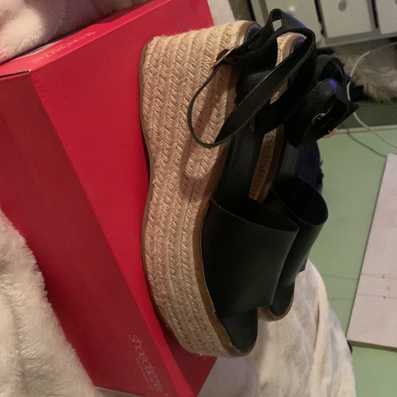 Black paten leather sandals - Picture 2 of 4